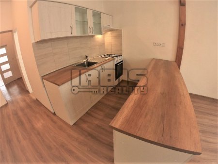 01 obývací pokoj s kuchyní